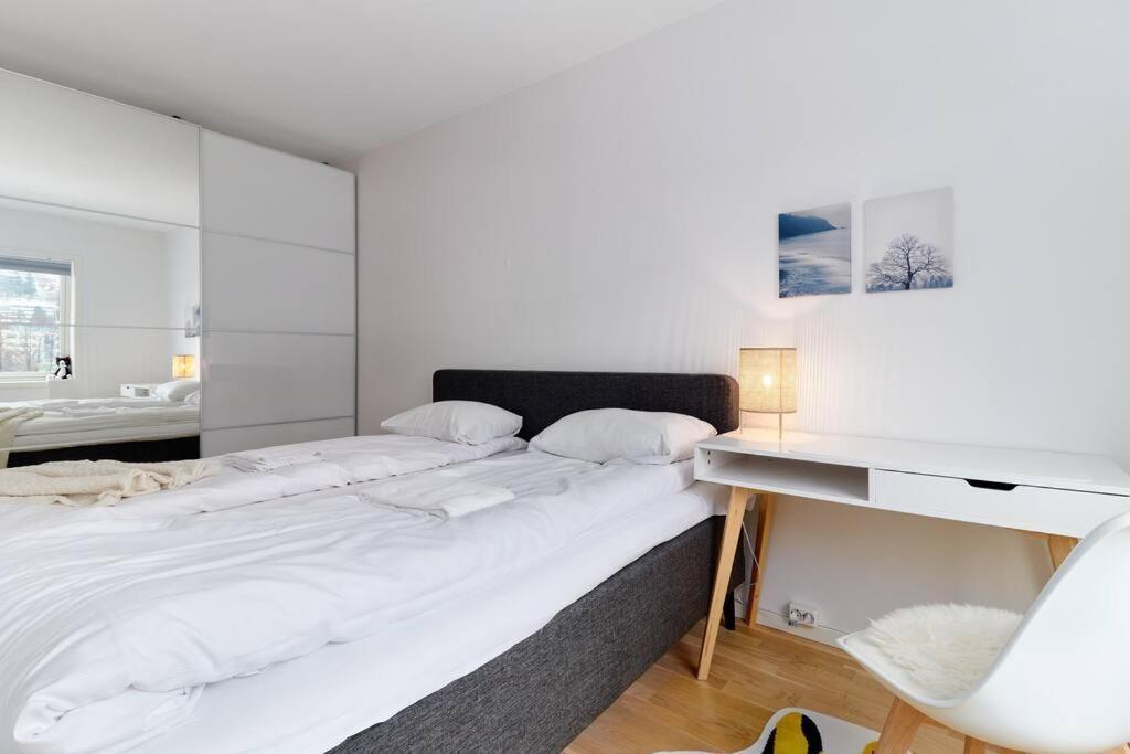 Bergen'S Finest: Sleek Oasis With Two Bedroom Exterior foto