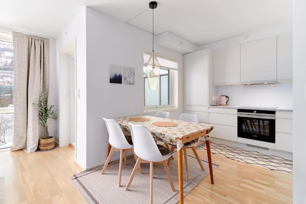 Bergen'S Finest: Sleek Oasis With Two Bedroom Exterior foto